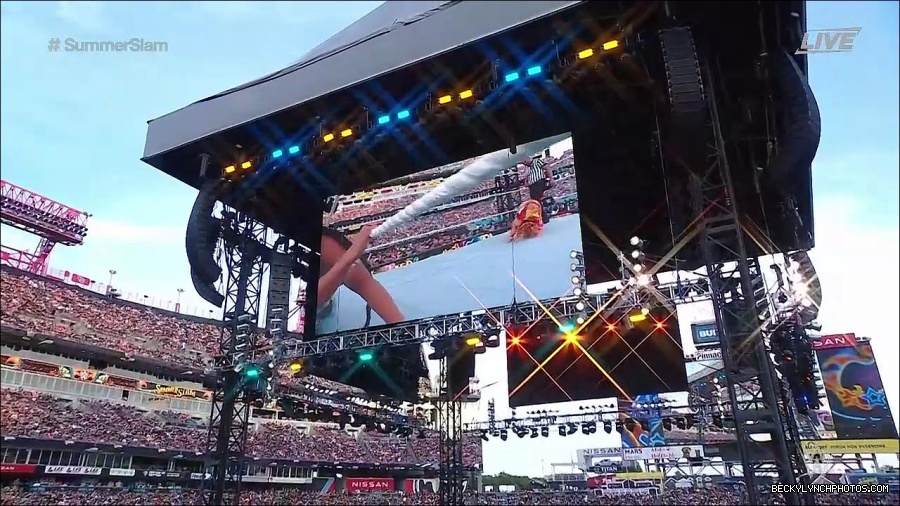 WWE_SummerSlam_2022_720p_WEB_h264-HEEL_mp4_000978454.jpg