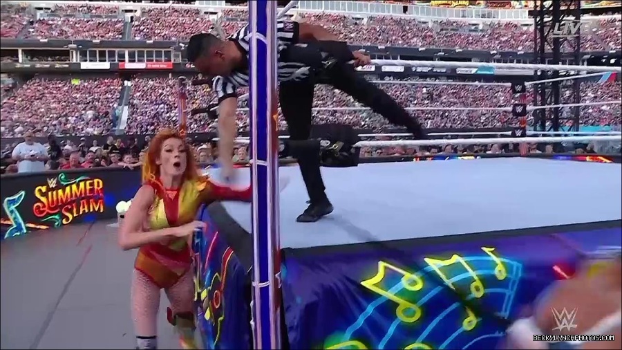 WWE_SummerSlam_2022_720p_WEB_h264-HEEL_mp4_001022054.jpg