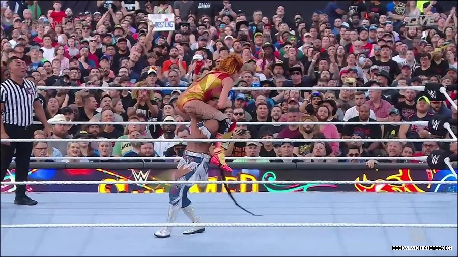 WWE_SummerSlam_2022_720p_WEB_h264-HEEL_mp4_001186520.jpg
