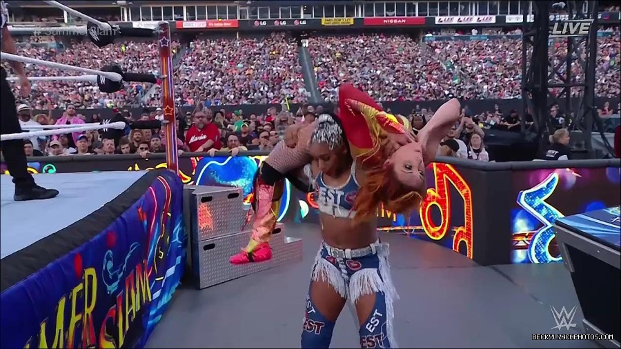 WWE_SummerSlam_2022_720p_WEB_h264-HEEL_mp4_001234120.jpg