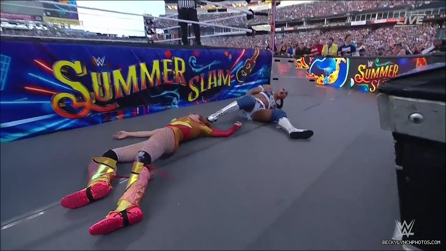WWE_SummerSlam_2022_720p_WEB_h264-HEEL_mp4_001236920.jpg