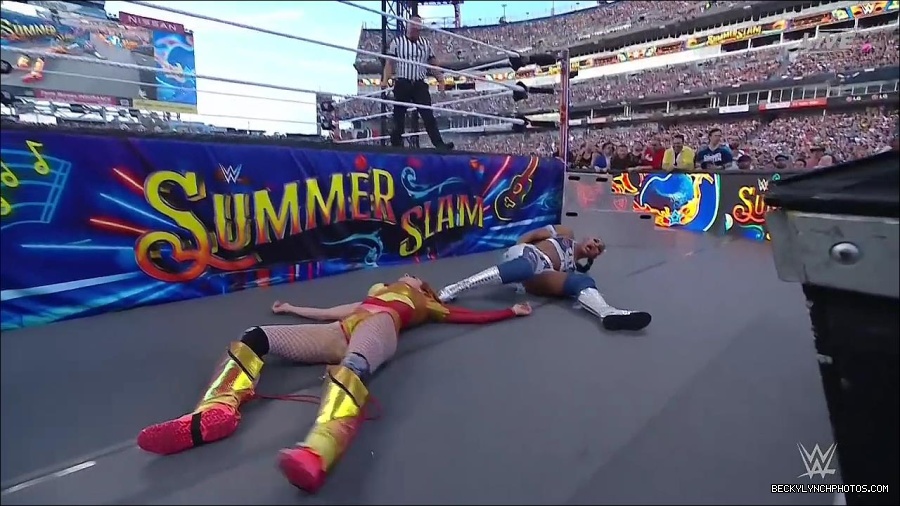 WWE_SummerSlam_2022_720p_WEB_h264-HEEL_mp4_001237320.jpg