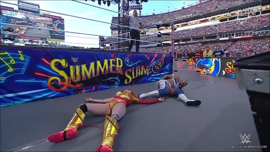 WWE_SummerSlam_2022_720p_WEB_h264-HEEL_mp4_001237720.jpg