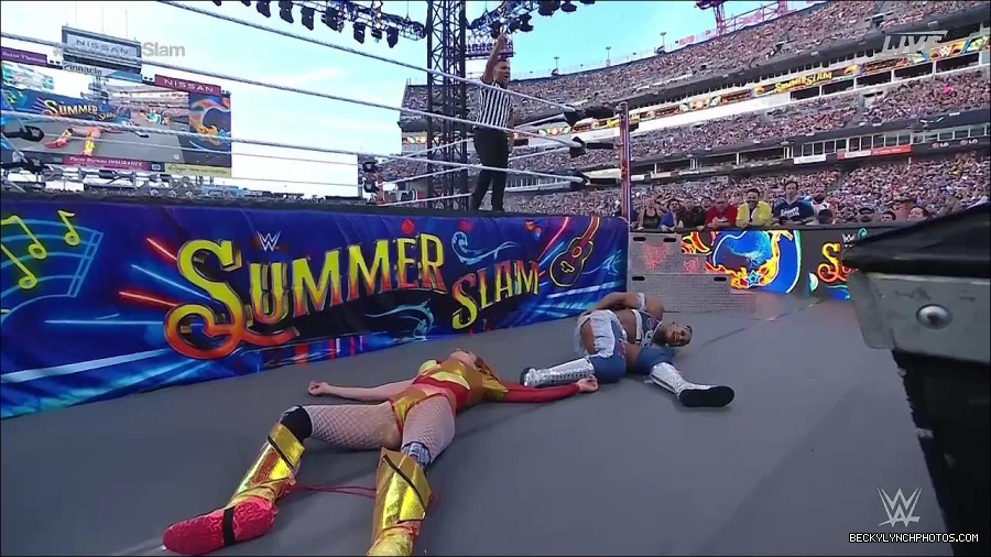 WWE_SummerSlam_2022_720p_WEB_h264-HEEL_mp4_001238120.jpg