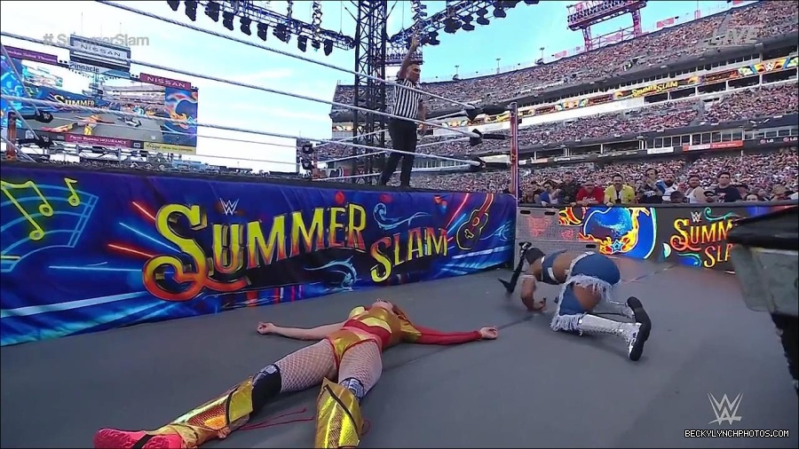 WWE_SummerSlam_2022_720p_WEB_h264-HEEL_mp4_001240920.jpg