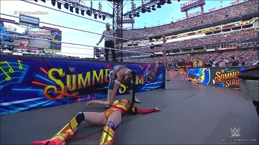 WWE_SummerSlam_2022_720p_WEB_h264-HEEL_mp4_001245320.jpg