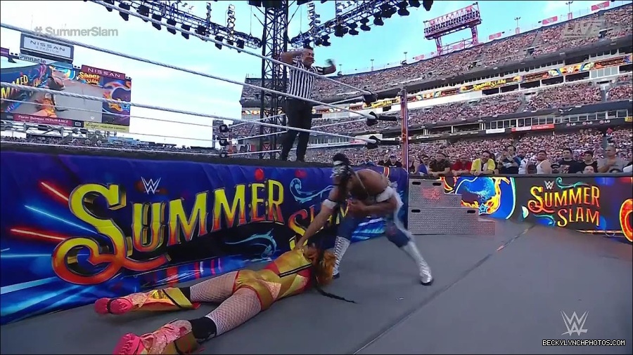 WWE_SummerSlam_2022_720p_WEB_h264-HEEL_mp4_001252120.jpg