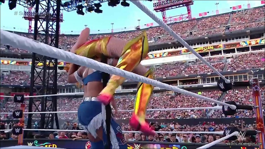 WWE_SummerSlam_2022_720p_WEB_h264-HEEL_mp4_001288920.jpg
