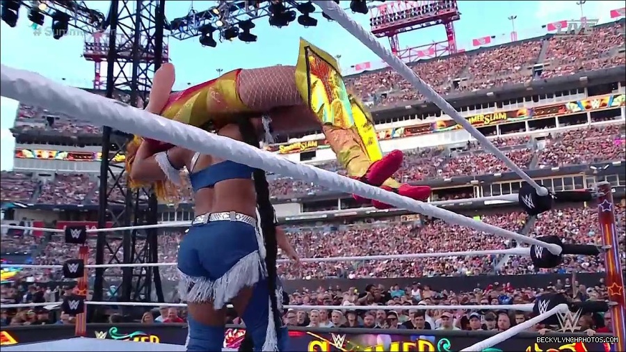 WWE_SummerSlam_2022_720p_WEB_h264-HEEL_mp4_001289320.jpg