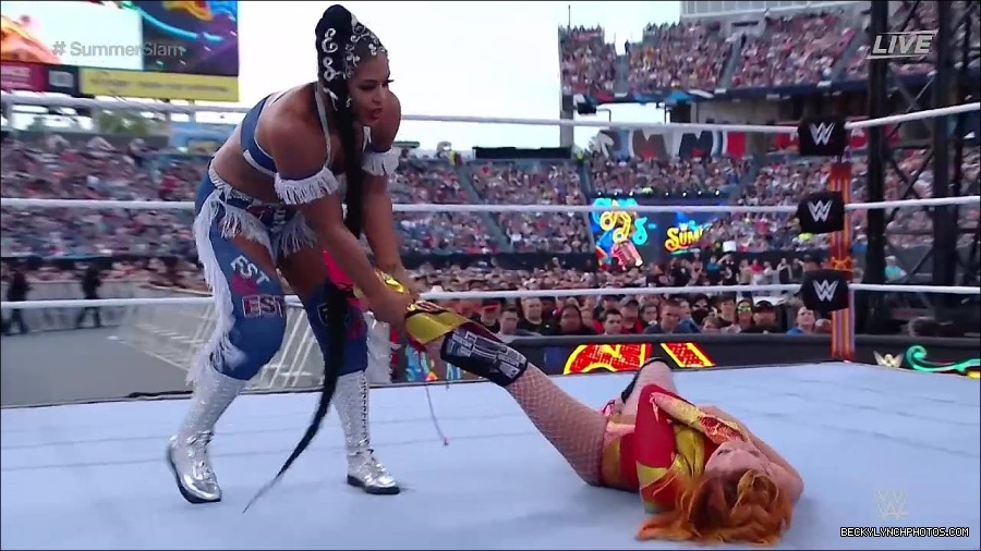 WWE_SummerSlam_2022_720p_WEB_h264-HEEL_mp4_001302520.jpg