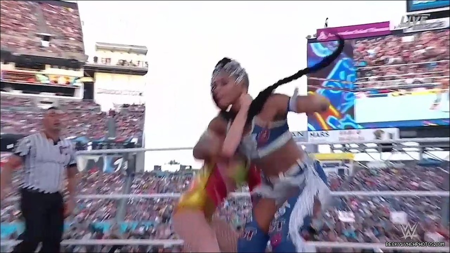 WWE_SummerSlam_2022_720p_WEB_h264-HEEL_mp4_001342520.jpg