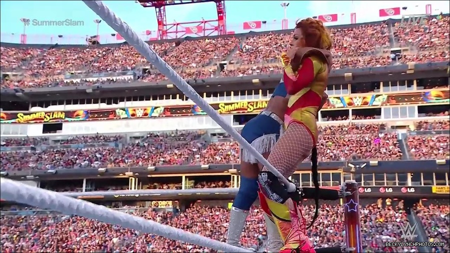 WWE_SummerSlam_2022_720p_WEB_h264-HEEL_mp4_001421320.jpg