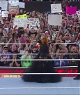 WWE_SummerSlam_2022_720p_WEB_h264-HEEL_mp4_000358887.jpg
