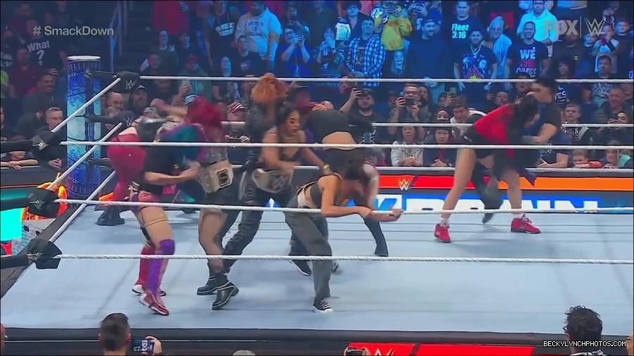 WWE_Friday_Night_SmackDown_2022_11_25_720p_HDTV_x264-NWCHD_mp4_000196896.jpg