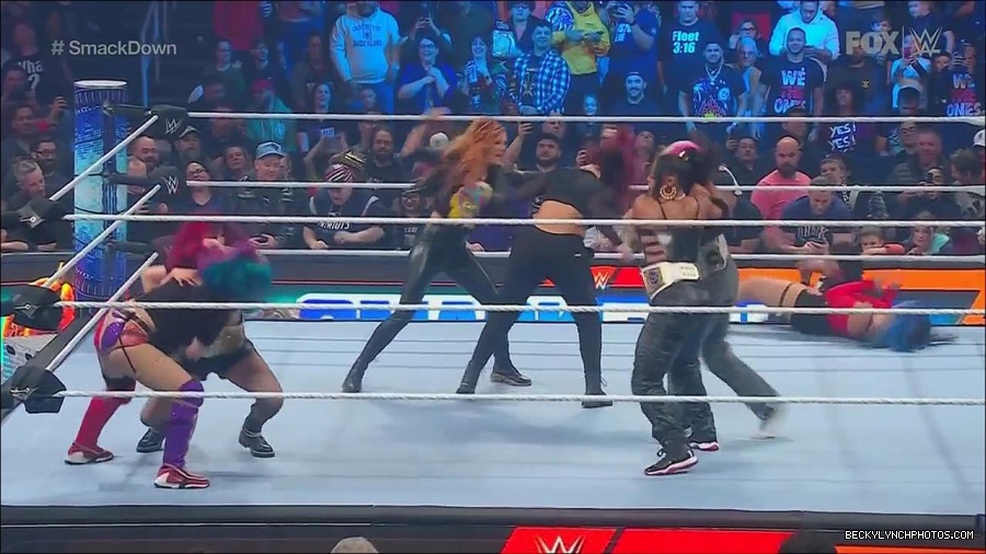 WWE_Friday_Night_SmackDown_2022_11_25_720p_HDTV_x264-NWCHD_mp4_000201701.jpg