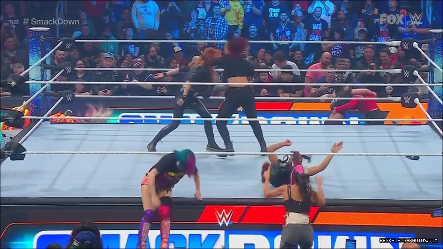 WWE_Friday_Night_SmackDown_2022_11_25_720p_HDTV_x264-NWCHD_mp4_000205705.jpg
