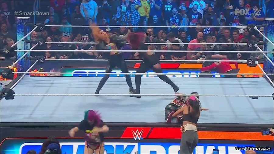 WWE_Friday_Night_SmackDown_2022_11_25_720p_HDTV_x264-NWCHD_mp4_000206105.jpg
