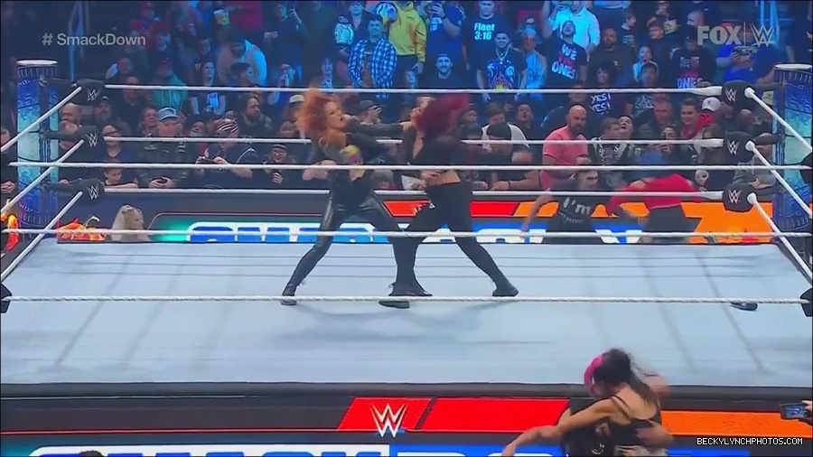 WWE_Friday_Night_SmackDown_2022_11_25_720p_HDTV_x264-NWCHD_mp4_000208107.jpg