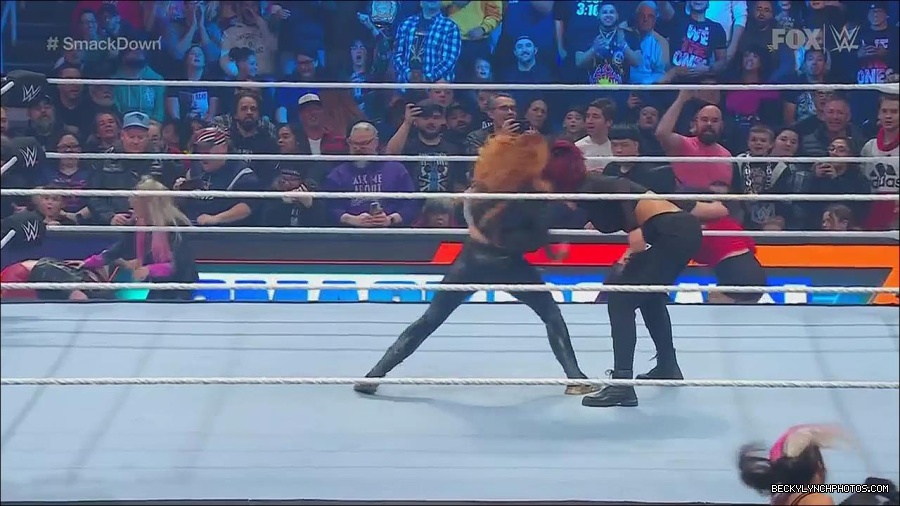 WWE_Friday_Night_SmackDown_2022_11_25_720p_HDTV_x264-NWCHD_mp4_000211711.jpg