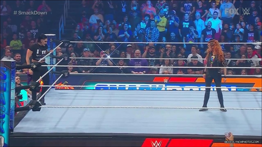 WWE_Friday_Night_SmackDown_2022_11_25_720p_HDTV_x264-NWCHD_mp4_000230129.jpg