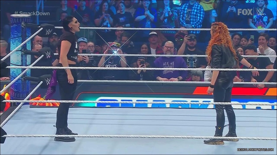 WWE_Friday_Night_SmackDown_2022_11_25_720p_HDTV_x264-NWCHD_mp4_000241741.jpg