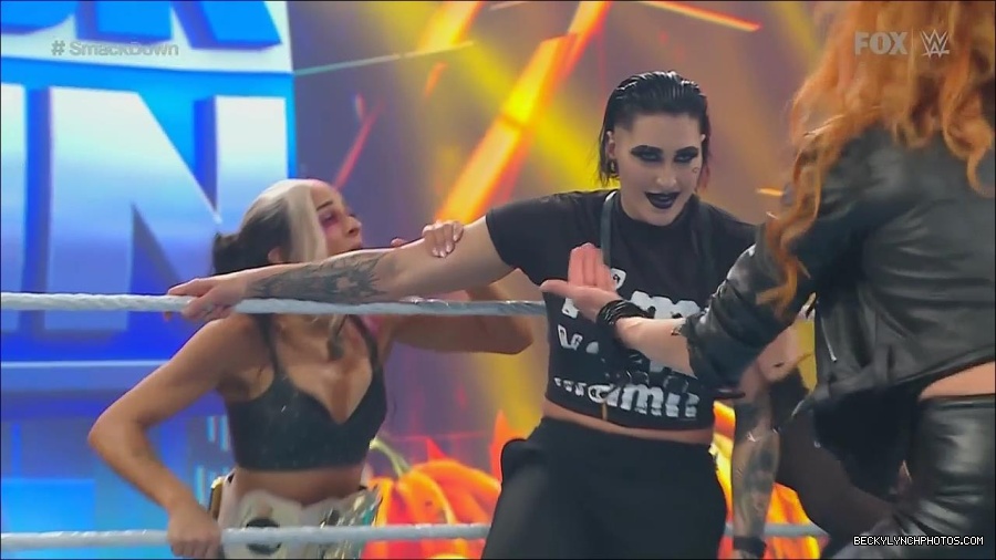 WWE_Friday_Night_SmackDown_2022_11_25_720p_HDTV_x264-NWCHD_mp4_000254153.jpg