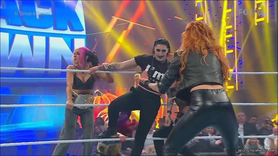 WWE_Friday_Night_SmackDown_2022_11_25_720p_HDTV_x264-NWCHD_mp4_000255355.jpg