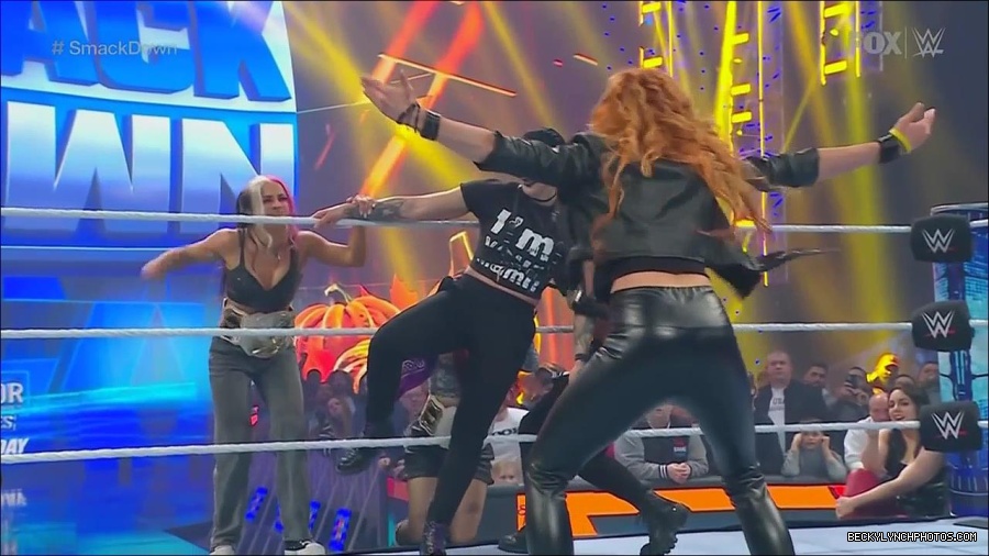 WWE_Friday_Night_SmackDown_2022_11_25_720p_HDTV_x264-NWCHD_mp4_000256155.jpg