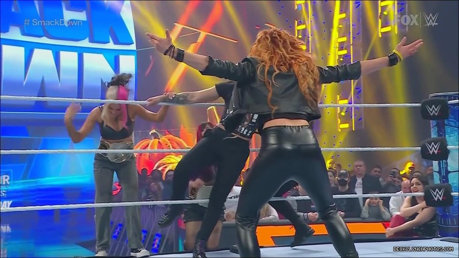 WWE_Friday_Night_SmackDown_2022_11_25_720p_HDTV_x264-NWCHD_mp4_000256556.jpg