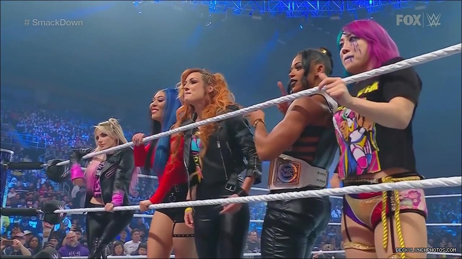 WWE_Friday_Night_SmackDown_2022_11_25_720p_HDTV_x264-NWCHD_mp4_000287387.jpg
