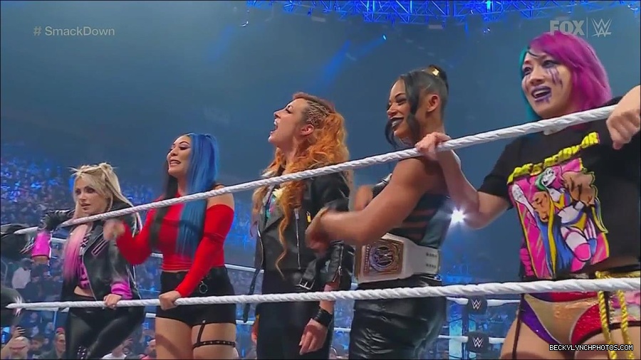 WWE_Friday_Night_SmackDown_2022_11_25_720p_HDTV_x264-NWCHD_mp4_000289789.jpg