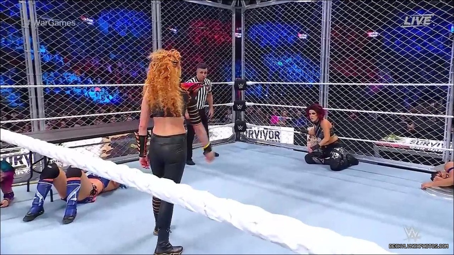 WWE_Survivor_Series_WarGames_2022_720p_WEB_h264-HEEL_mp4_002460991.jpg