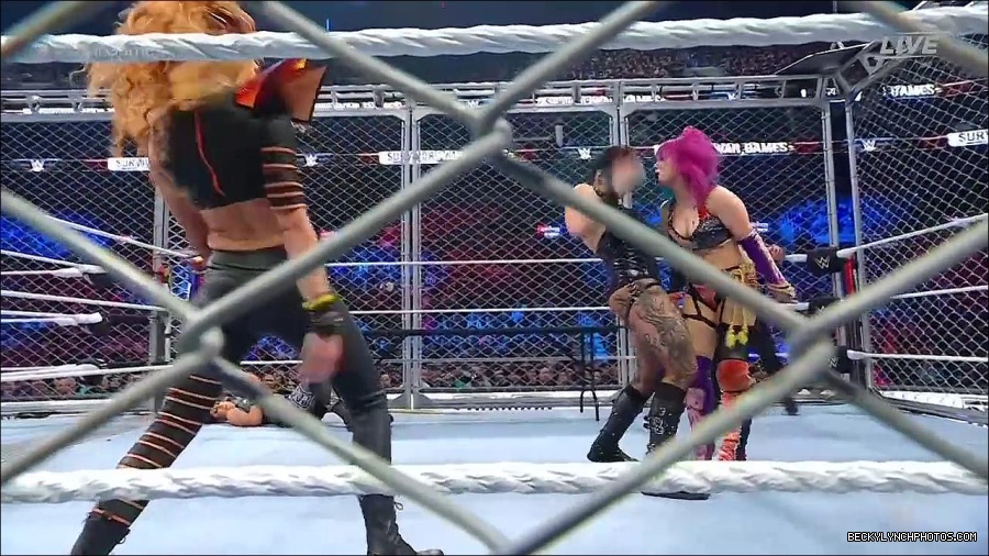 WWE_Survivor_Series_WarGames_2022_720p_WEB_h264-HEEL_mp4_002564991.jpg