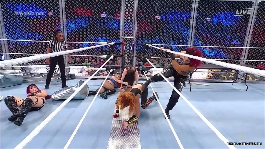 WWE_Survivor_Series_WarGames_2022_720p_WEB_h264-HEEL_mp4_002622191.jpg
