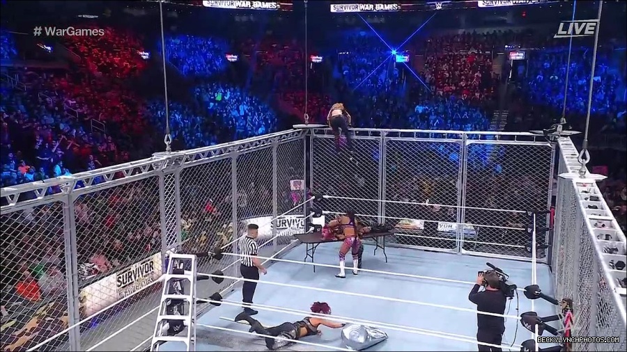 WWE_Survivor_Series_WarGames_2022_720p_WEB_h264-HEEL_mp4_003039258.jpg
