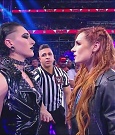 WWE_Monday_Night_Raw_2022_12_05_720p_HDTV_x264-NWCHD_mp4_002049042.jpg