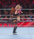 WWE_Monday_Night_Raw_2022_12_05_720p_HDTV_x264-NWCHD_mp4_006852837.jpg