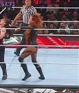 WWE_Monday_Night_Raw_2022_12_05_720p_HDTV_x264-NWCHD_mp4_007116401.jpg