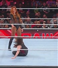 WWE_Monday_Night_Raw_2022_12_05_720p_HDTV_x264-NWCHD_mp4_007154439.jpg
