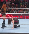 WWE_Monday_Night_Raw_2022_12_05_720p_HDTV_x264-NWCHD_mp4_007158042.jpg