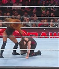 WWE_Monday_Night_Raw_2022_12_05_720p_HDTV_x264-NWCHD_mp4_007159244.jpg