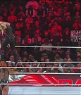 WWE_Monday_Night_Raw_2022_12_05_720p_HDTV_x264-NWCHD_mp4_007250535.jpg