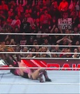 WWE_Monday_Night_Raw_2022_12_05_720p_HDTV_x264-NWCHD_mp4_007257342.jpg