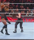 WWE_Monday_Night_Raw_2022_12_05_720p_HDTV_x264-NWCHD_mp4_007313231.jpg