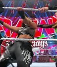 WWE_Monday_Night_Raw_2022_12_19_720p_HDTV_x264-NWCHD_mp4_006127459.jpg