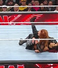 WWE_Monday_Night_Raw_2022_12_19_720p_HDTV_x264-NWCHD_mp4_006140272.jpg