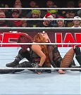 WWE_Monday_Night_Raw_2022_12_19_720p_HDTV_x264-NWCHD_mp4_006209541.jpg