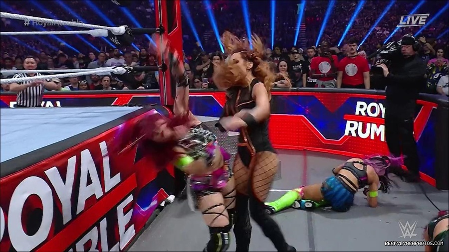 WWE_Royal_Rumble_2023_720p_WEB_h264-HEEL_mp4_009562416.jpg