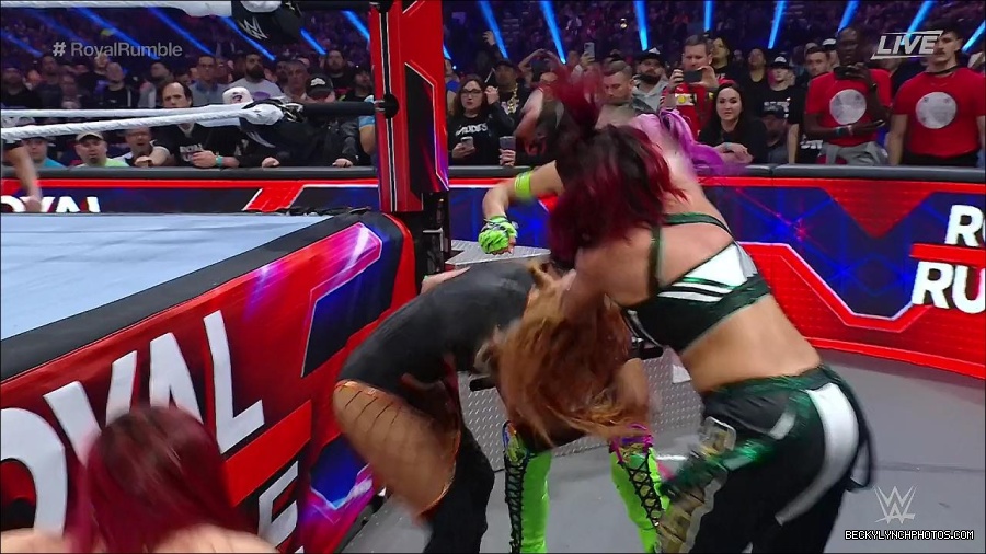 WWE_Royal_Rumble_2023_720p_WEB_h264-HEEL_mp4_009566016.jpg