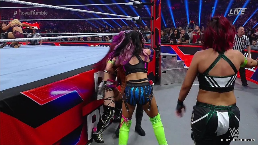 WWE_Royal_Rumble_2023_720p_WEB_h264-HEEL_mp4_009584416.jpg